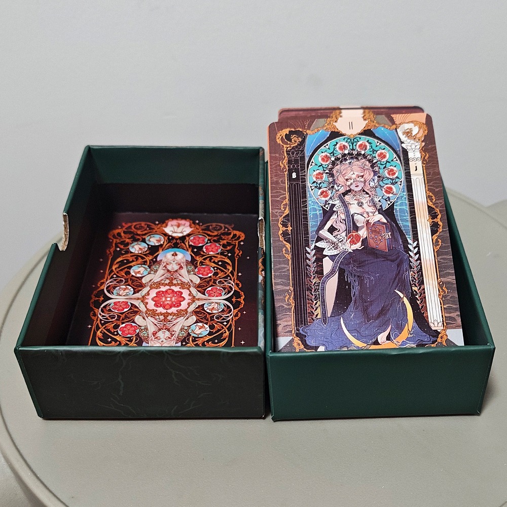 화려한 애니메이션 스타일 일러스트로 이중 엠보싱 처리된 - Tarot Cards Deck With Guidebook 리뷰 및 가격